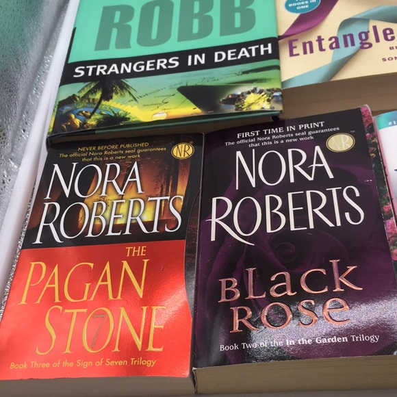 Bundle of 7 Nora Roberts Fiction Novels Books - Picture 4 of 11